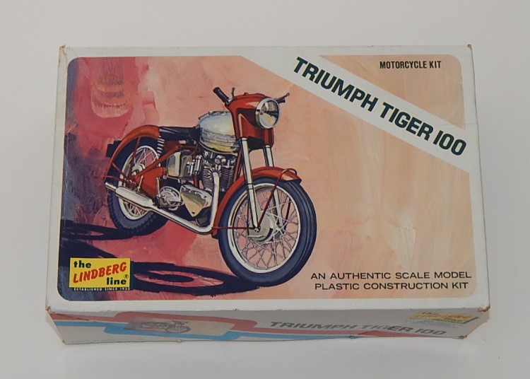 Lindberg Triumph Tiger 100 Vintage Plastic Motorcycle Model Kit 116